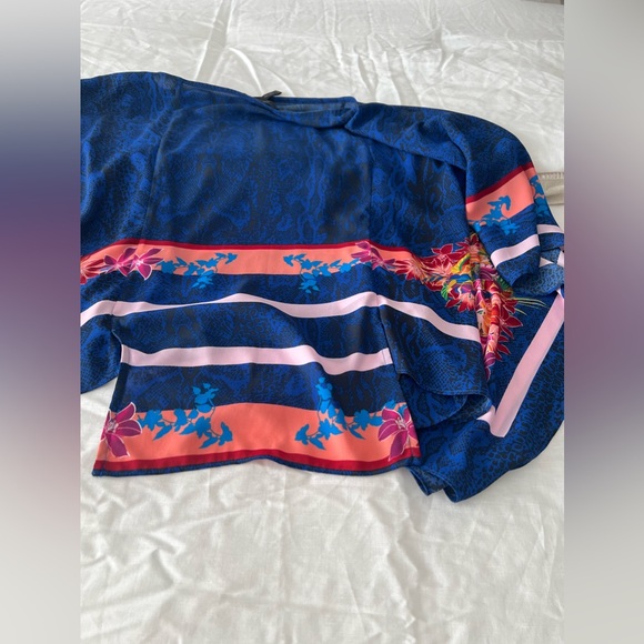 New BCBGMaxAzria Kei Scarf Print Poncho - Kimono Top - Picture 7 of 10